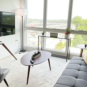 Apartment, Queen Bed, Wifi, Kitchen, Washer & Dryer In Apartment