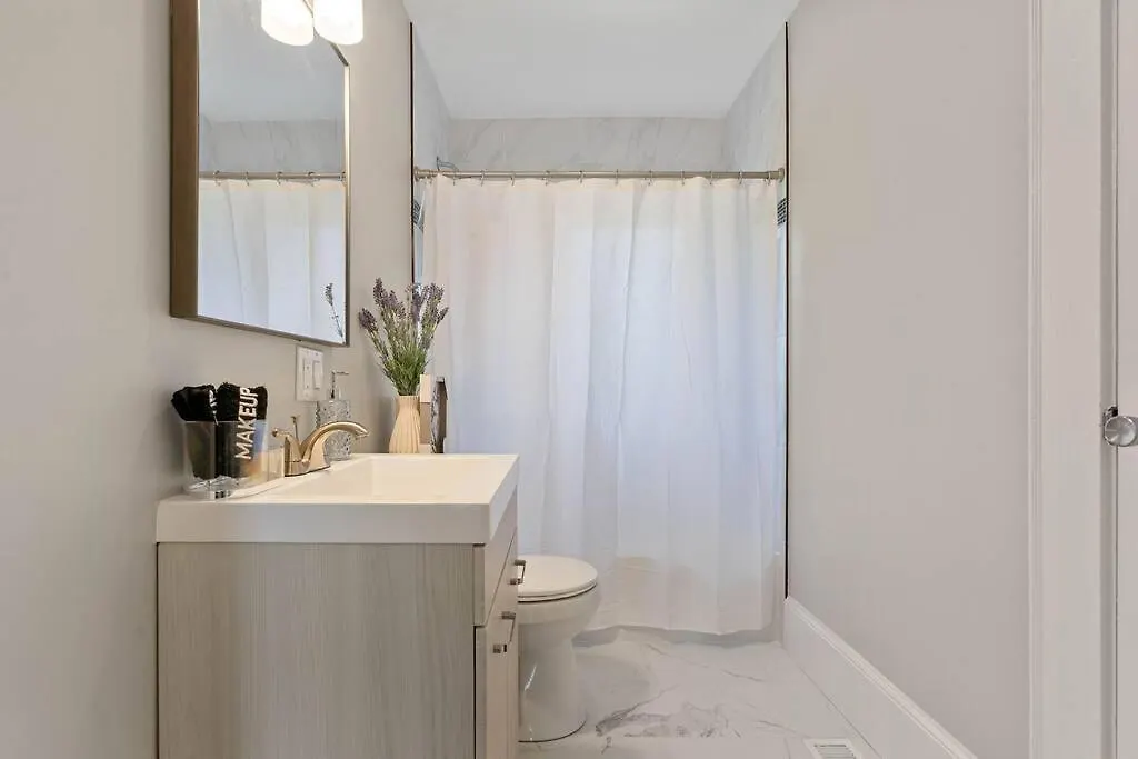Cozy 4B Retreat Near Uptown King Beds Sleeps 12 Villa Charlotte 0*,