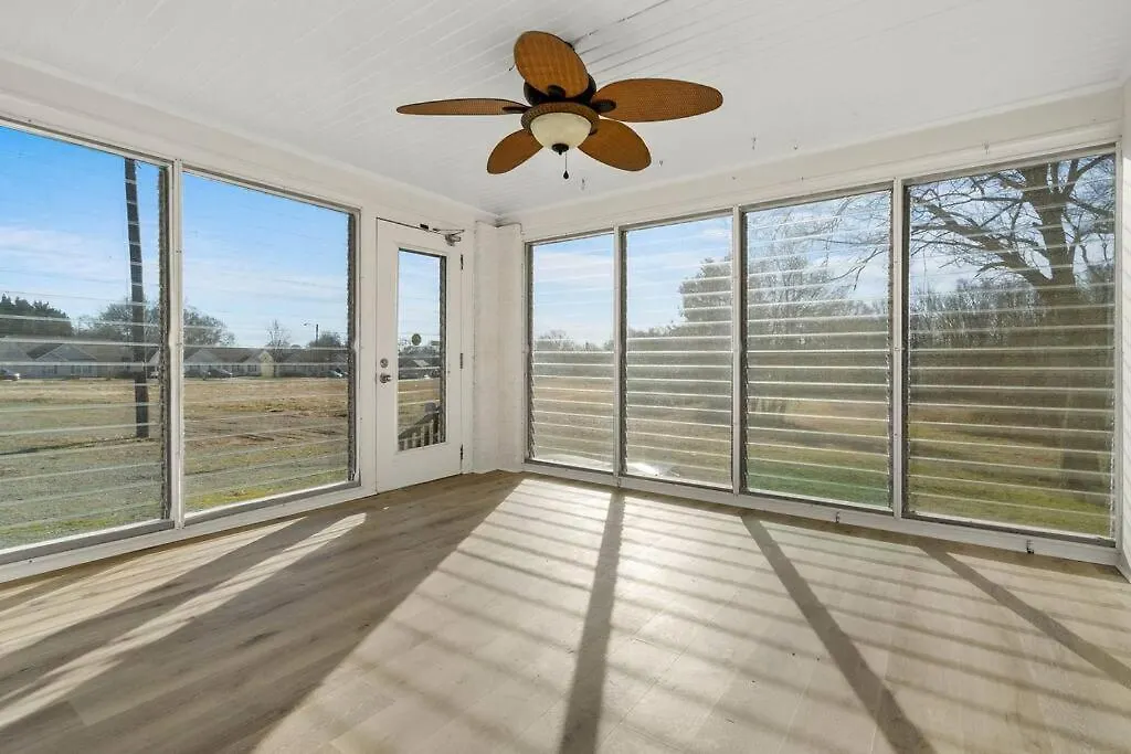 Holiday home Cozy 4B Retreat Near Uptown King Beds Sleeps 12 Villa Charlotte