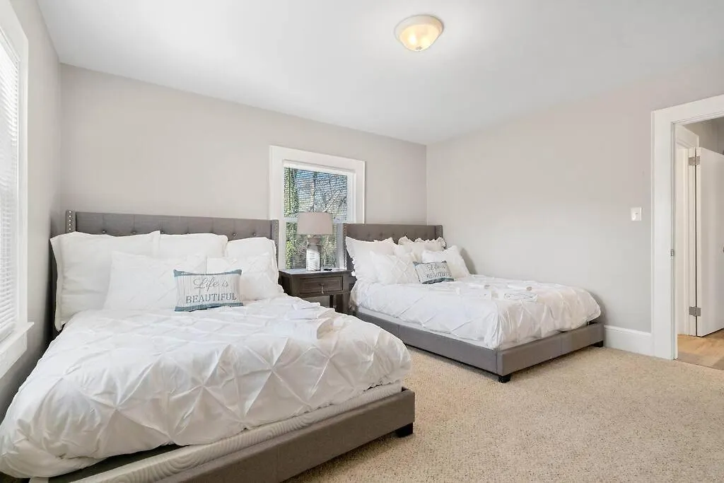 Cozy 4B Retreat Near Uptown King Beds Sleeps 12 Villa Charlotte United States